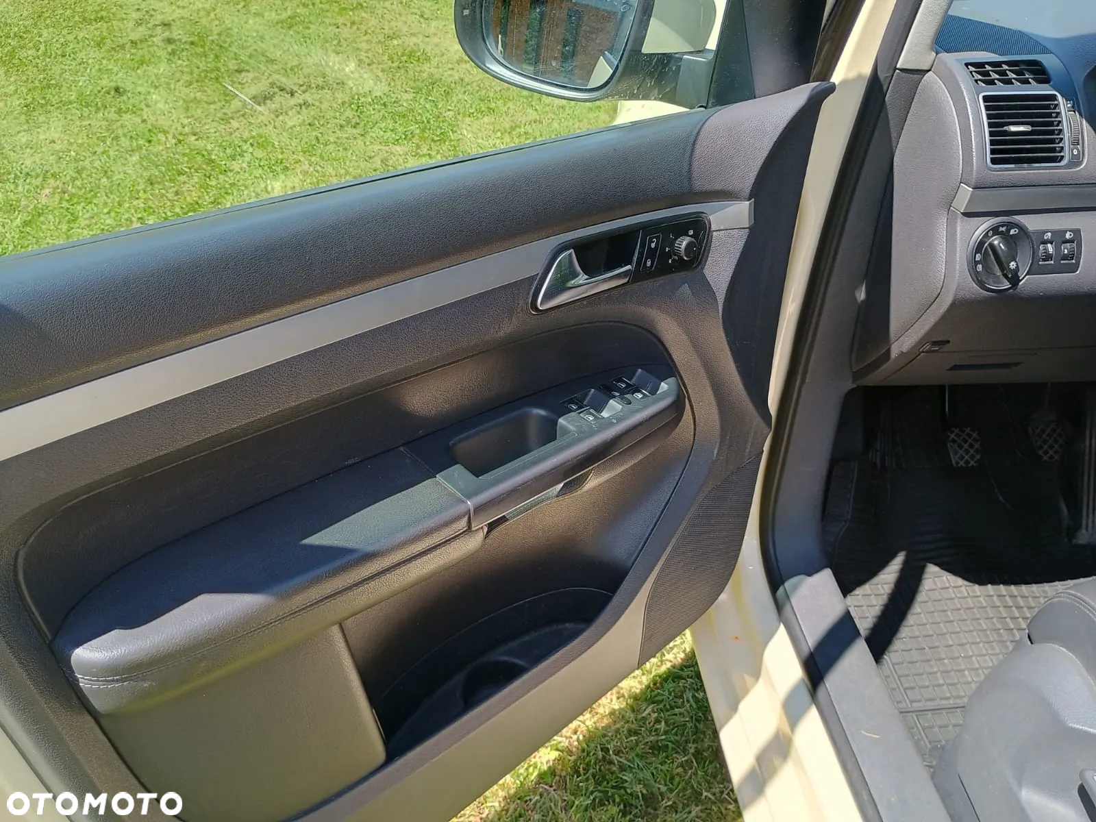 Volkswagen Touran - 16