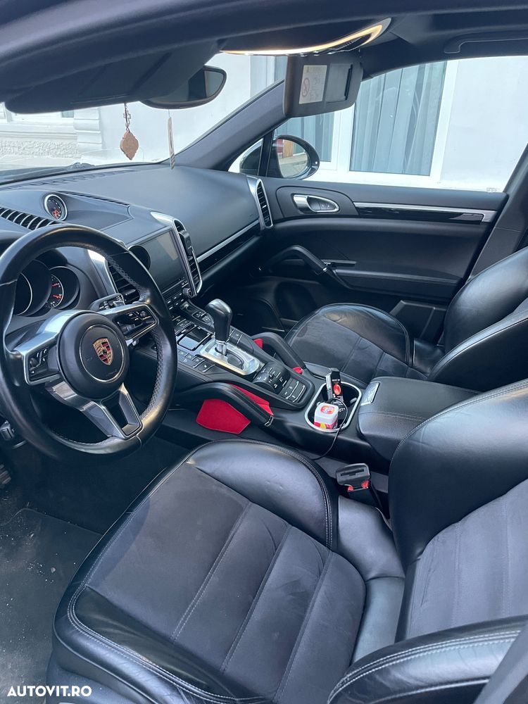Porsche Cayenne 3.0 L - 5