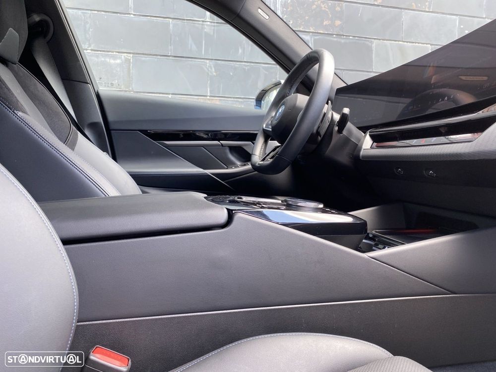 BMW 530 e Pack Desportivo M - 18