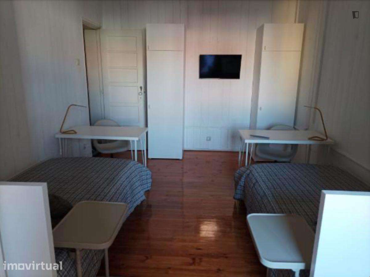 Quarto - localizado em Alameda Lisbon - Grande imagem: 4/17