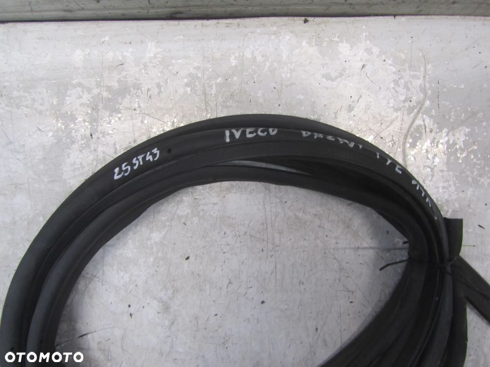 iveco daily 14-.uszczelka drzwi tył - 2