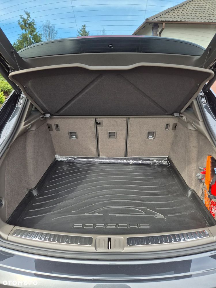 Porsche Macan - 24