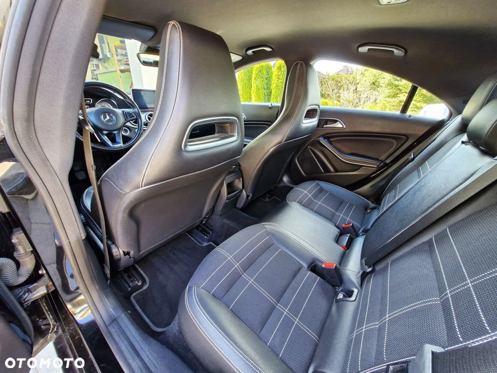 Mercedes-Benz CLA 180 Urban - 12