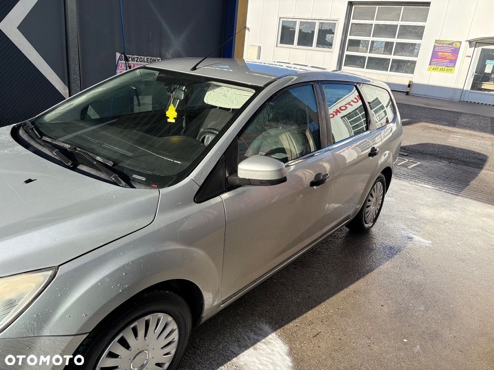 Ford Focus 1.6 TDCi cDPF Ambiente - 3