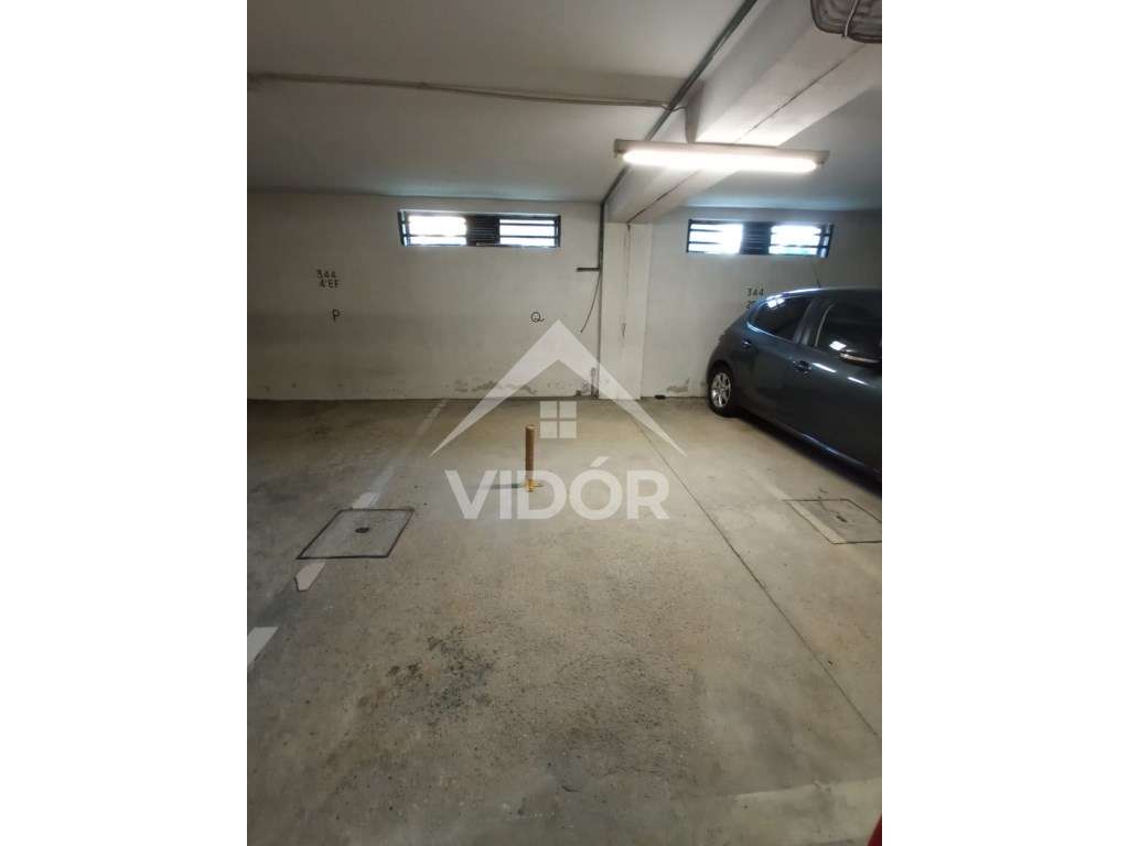 Garagem na Rua Bernardim Ribeiro Nº 364 - Circunvalação - Grande imagem: 3/3