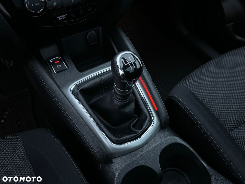 Nissan Qashqai - 25