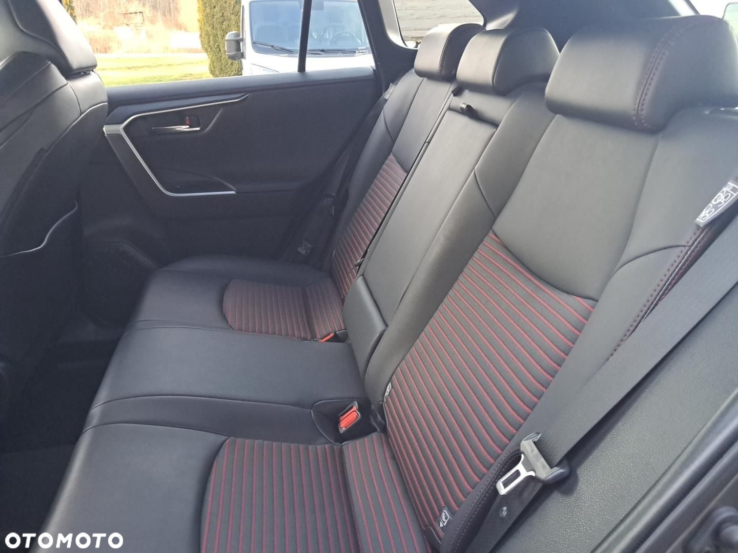 Toyota RAV4 - 9