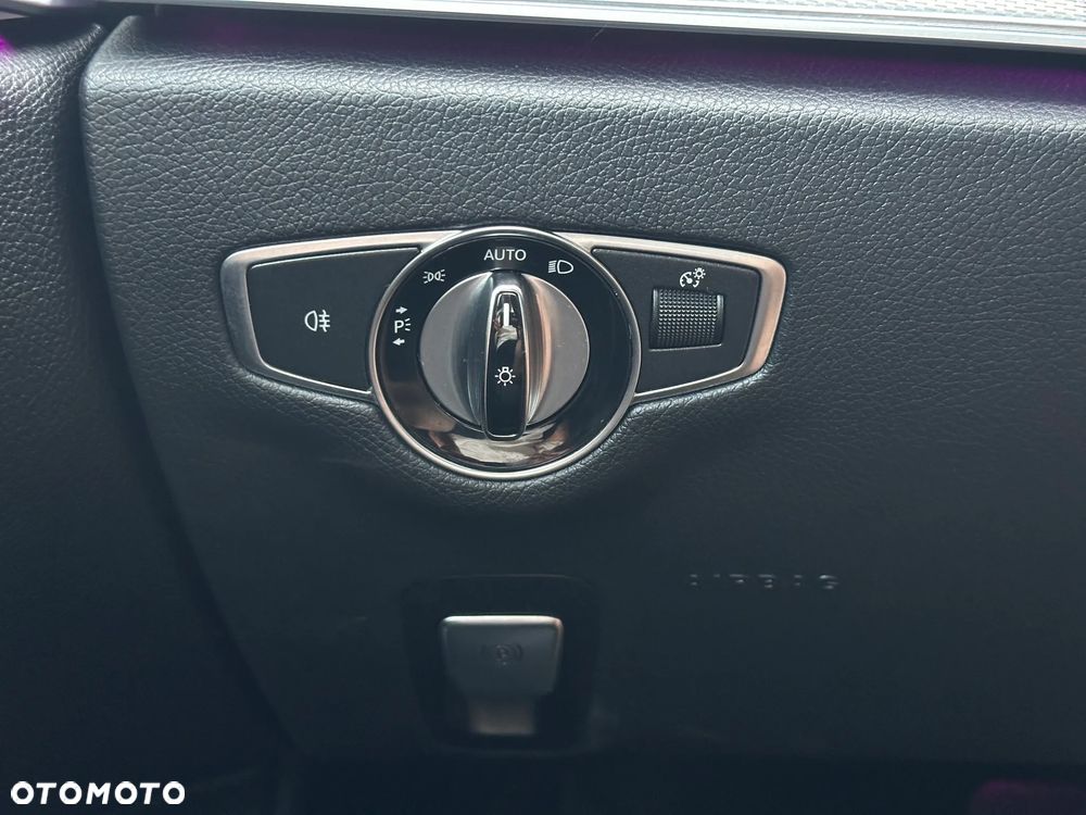 Mercedes-Benz Klasa E 220 d 9G-TRONIC - 35