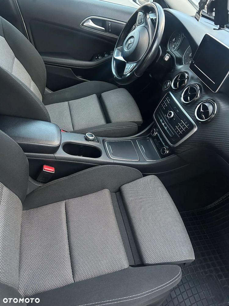 Mercedes-Benz GLA 200 d 7G-DCT - 2