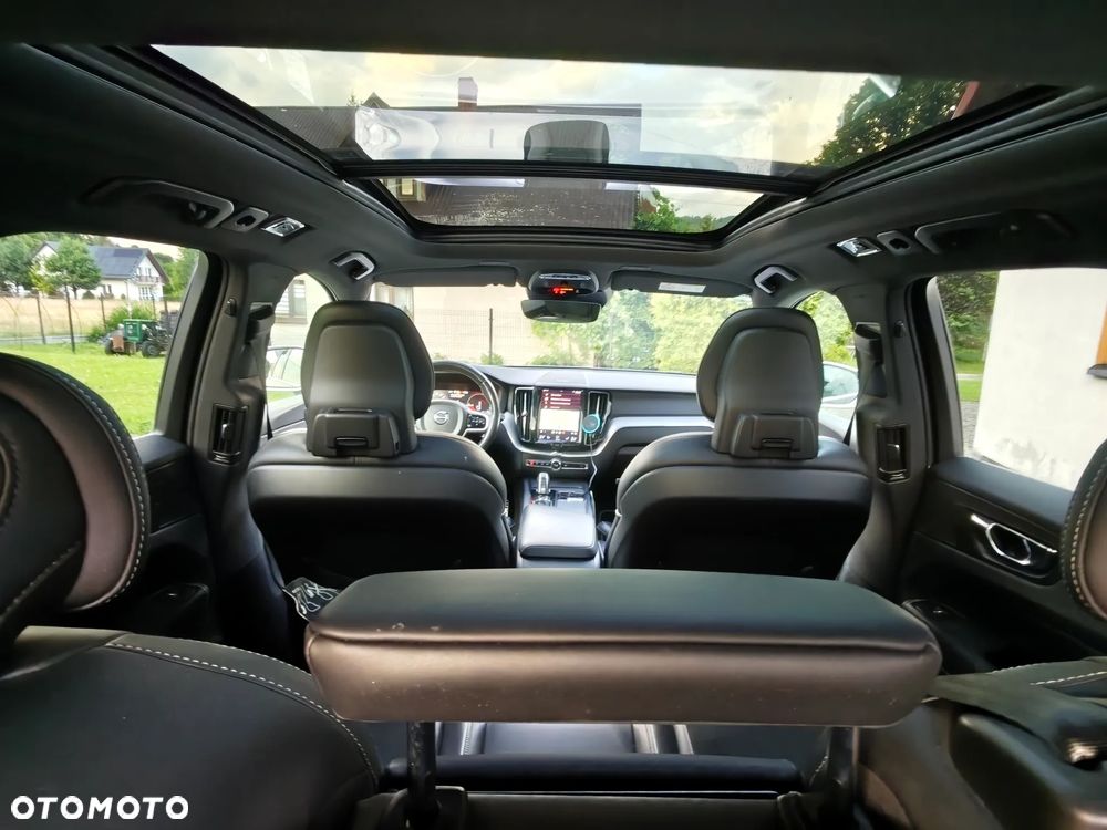 Volvo XC 60 T8 AWD Recharge Geartronic RDesign Expression - 9