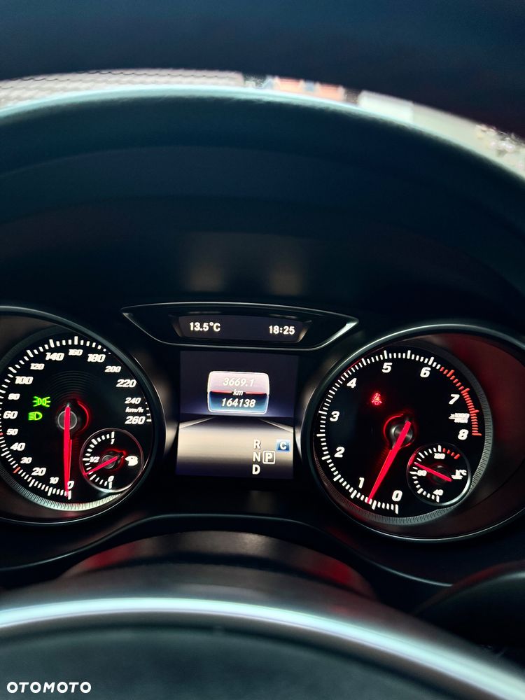 Mercedes-Benz CLA 220 4-Matic AMG Line - 13