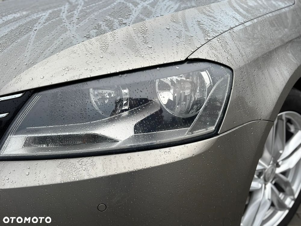 Volkswagen Passat - 13