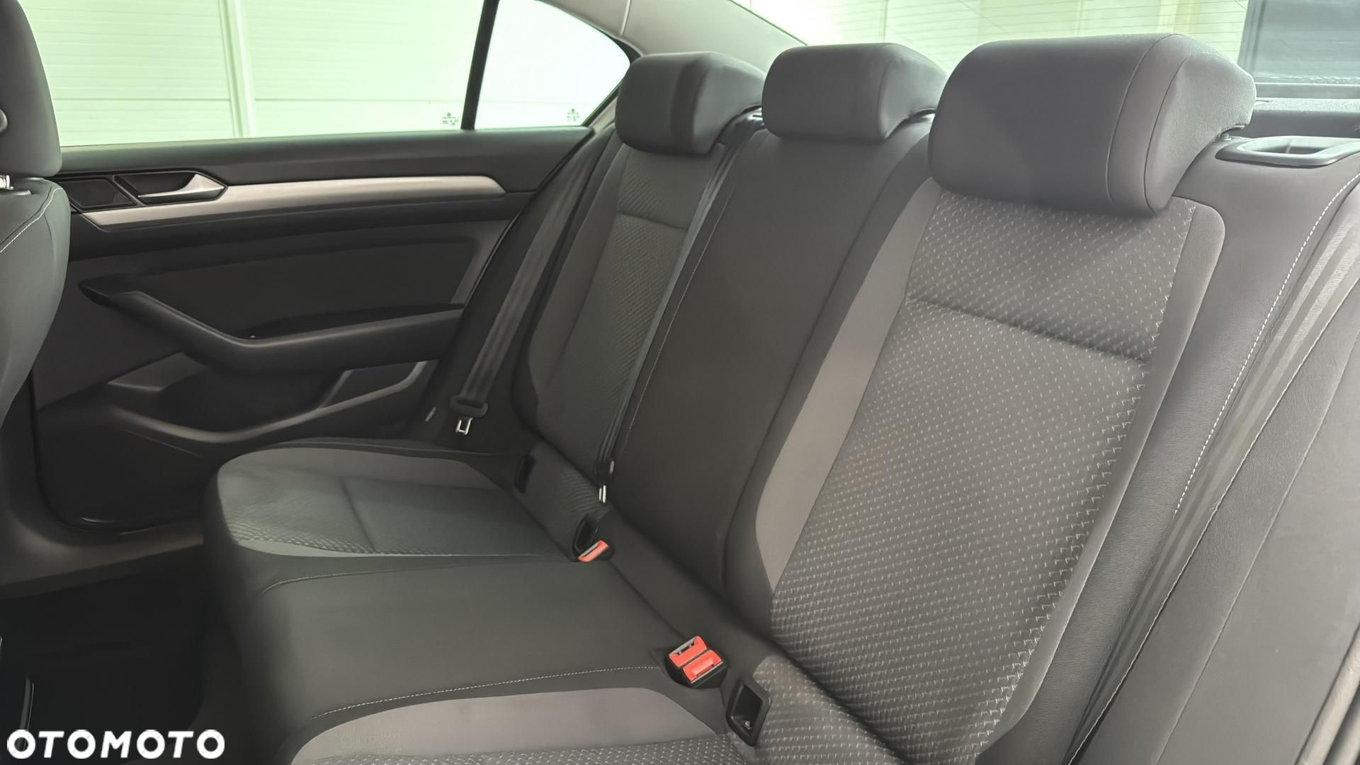 Volkswagen Passat 2.0 TDI EVO Essence - 18