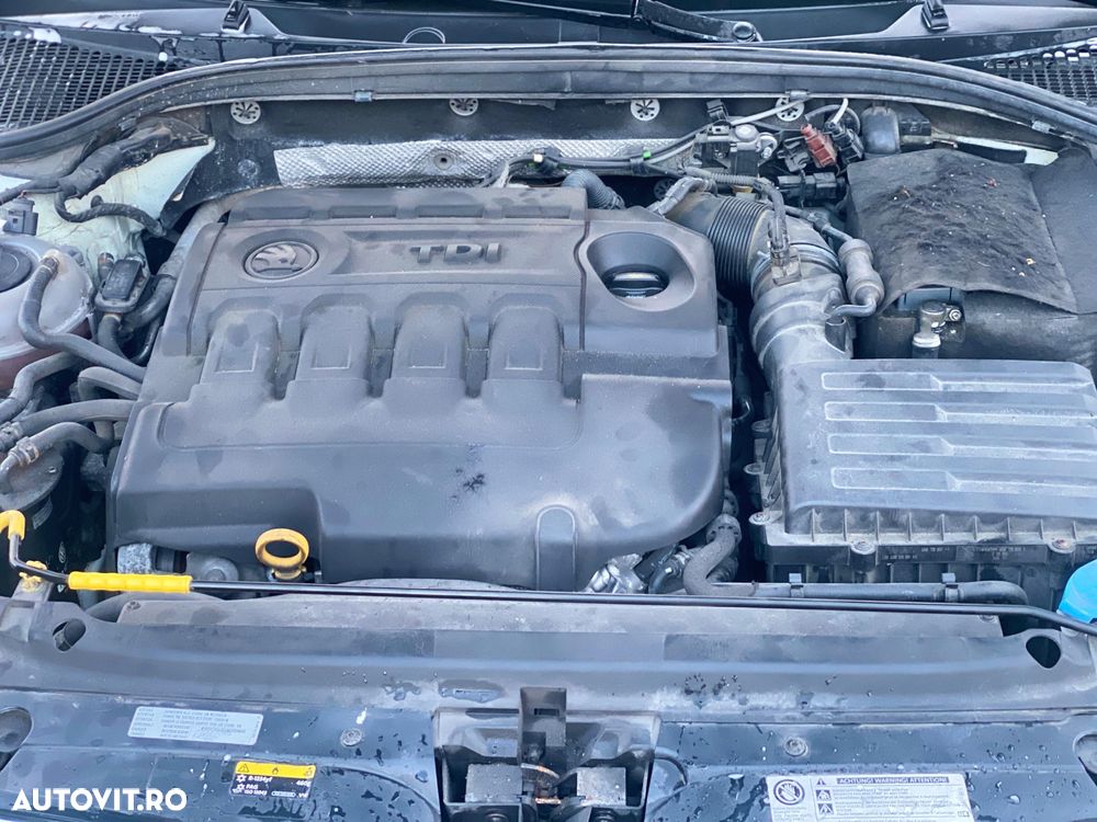 Skoda Octavia 2.0 TDI DSG RS - 6