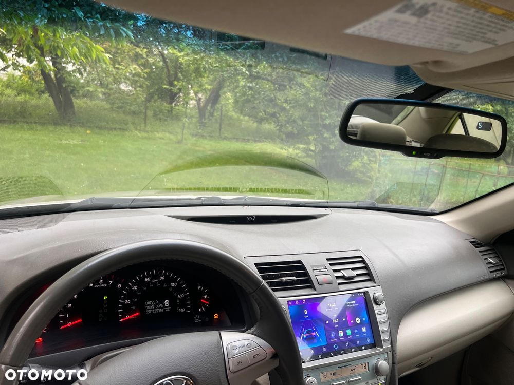 Toyota Camry - 11