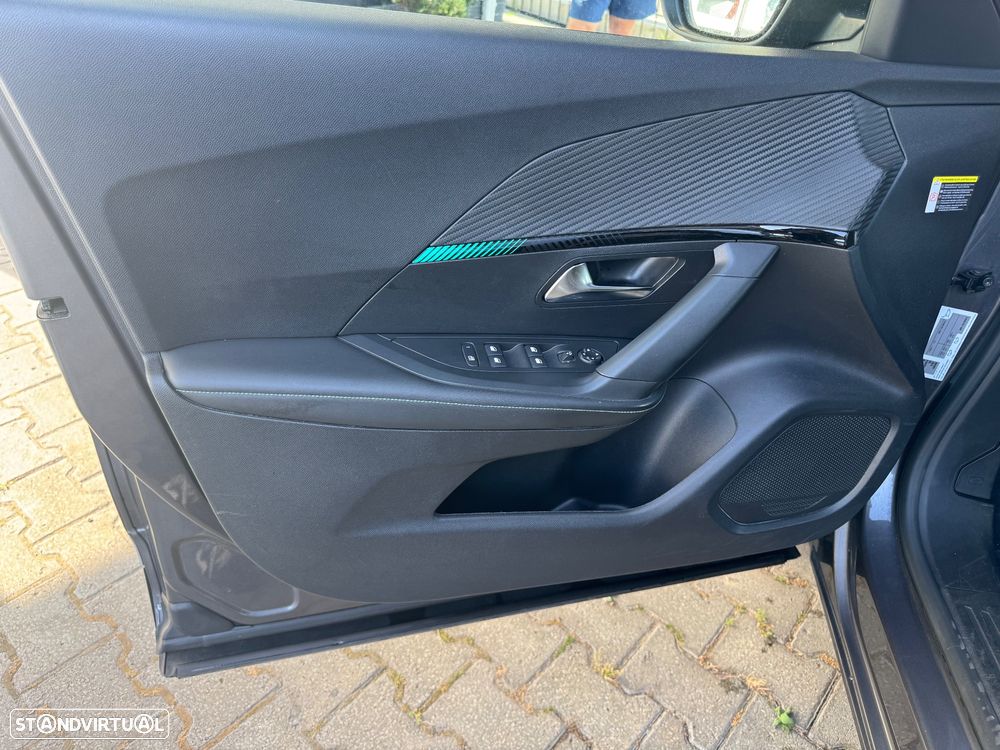 Peugeot 2008 1.2 PureTech Active EAT8 - 14