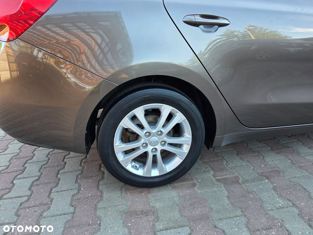 Kia Ceed 1.6 CRDi 128 ISG Spirit - 9