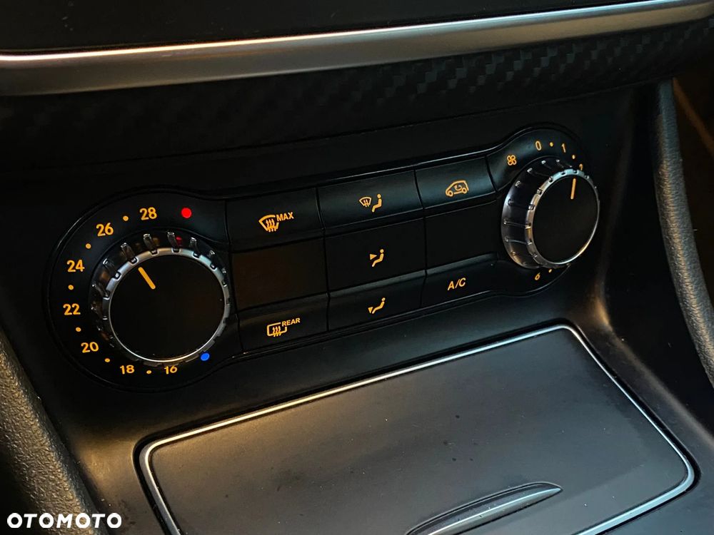 Mercedes-Benz GLA 200 d 7G-DCT - 18