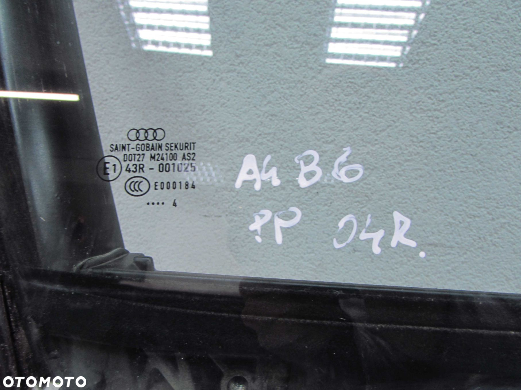 AUDI A4 B6 01-05 SEDAN SZYBA BOCZNA RAMKA PODNOSNIK DRZWI PRZOD PRAWY 04R - 4