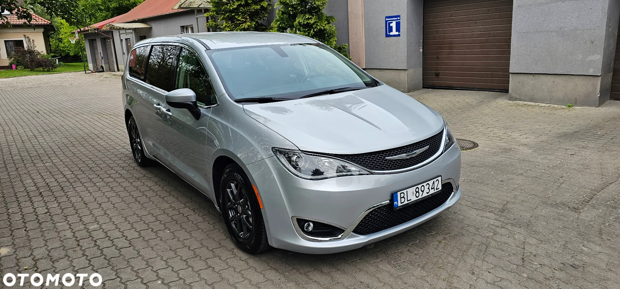 Chrysler Pacifica - 3