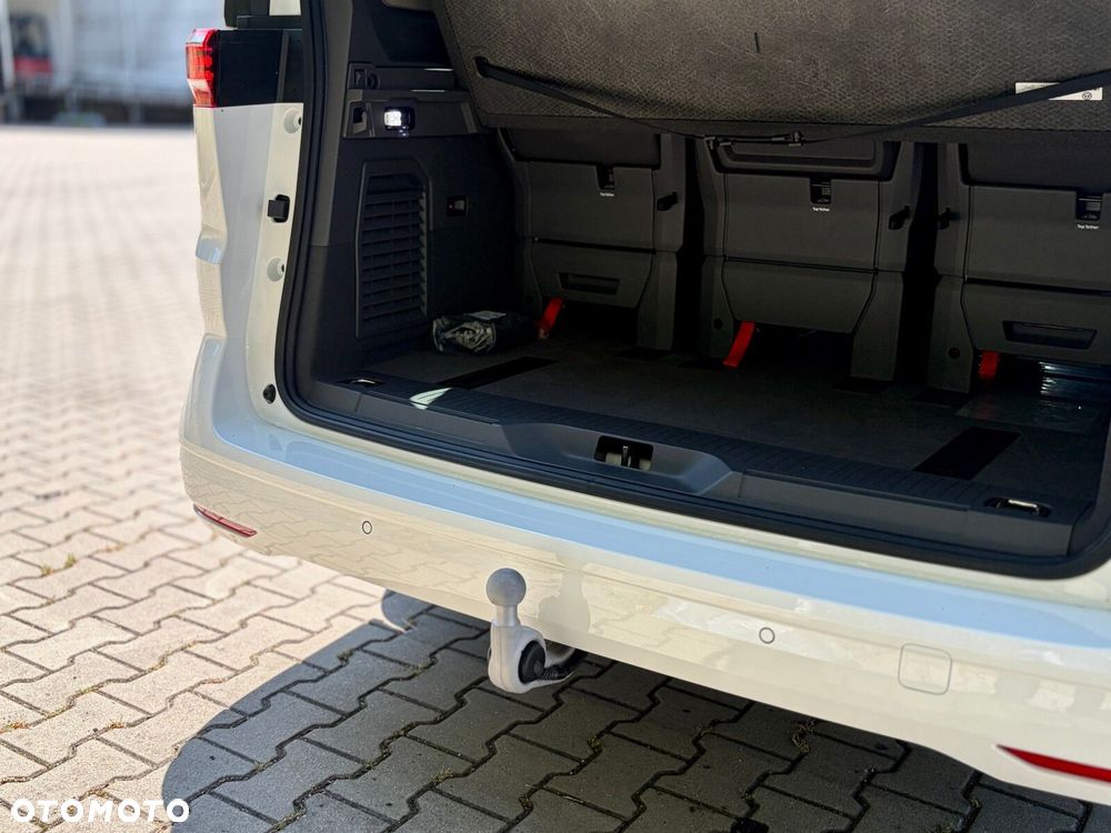 Volkswagen multivan Life L2 silnik: 2,0 l TDI SCR 150 KM / skrzynia biegów: 7-biegowa DSG rozstaw osi: 3124 mm - 17
