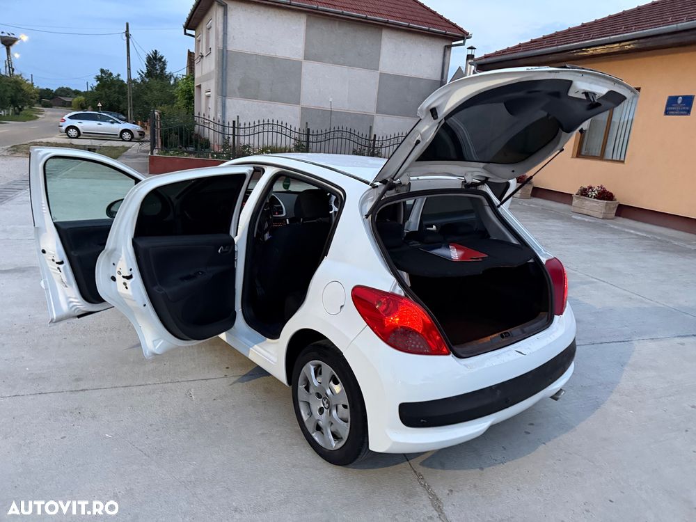 Peugeot 207 1.6HDI Feline - 32