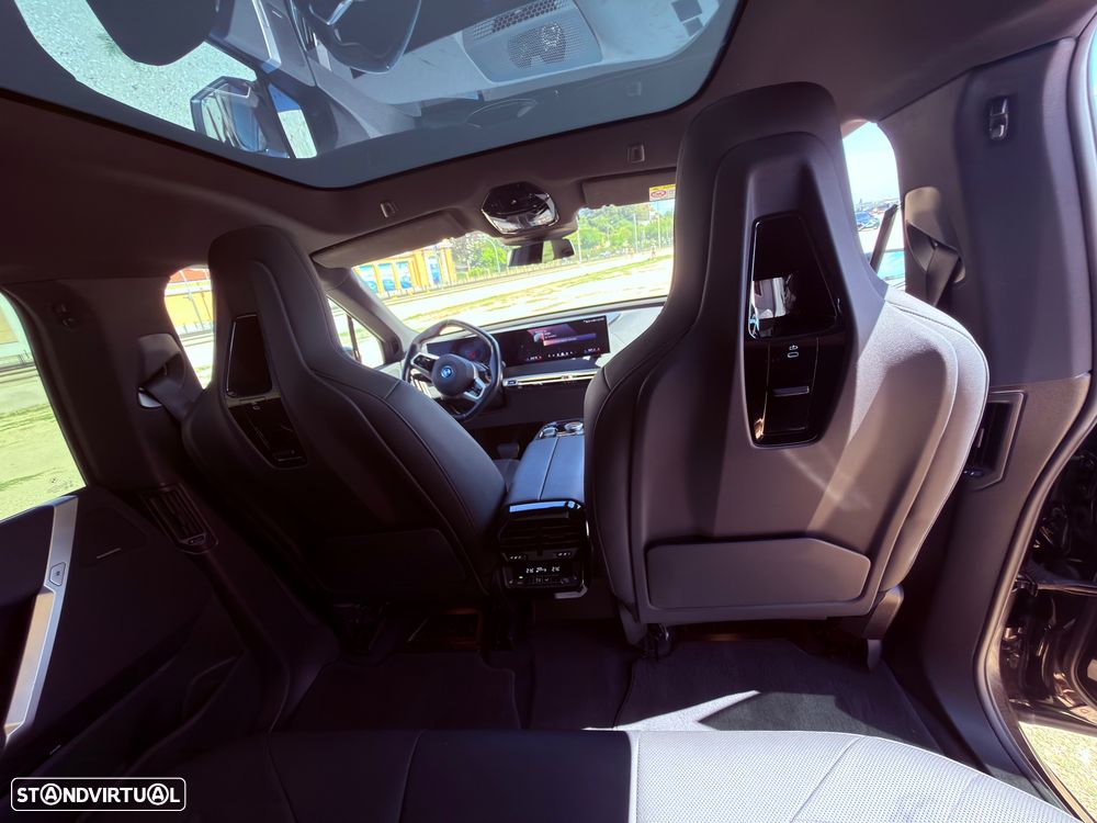 BMW iX xDrive 50 Pack Desportivo — fotografia 28