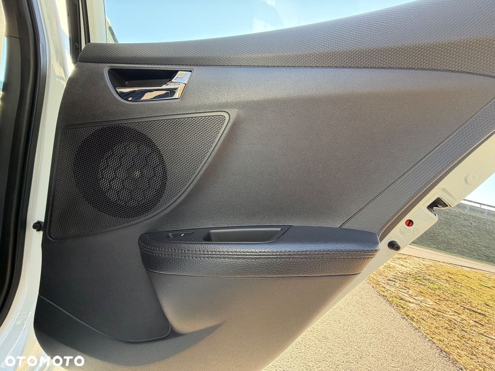 Hyundai Veloster 1.6 GDI Comfort - 13