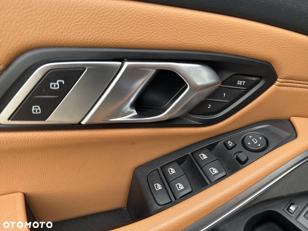 BMW Seria 3 330e Luxury Line - 19