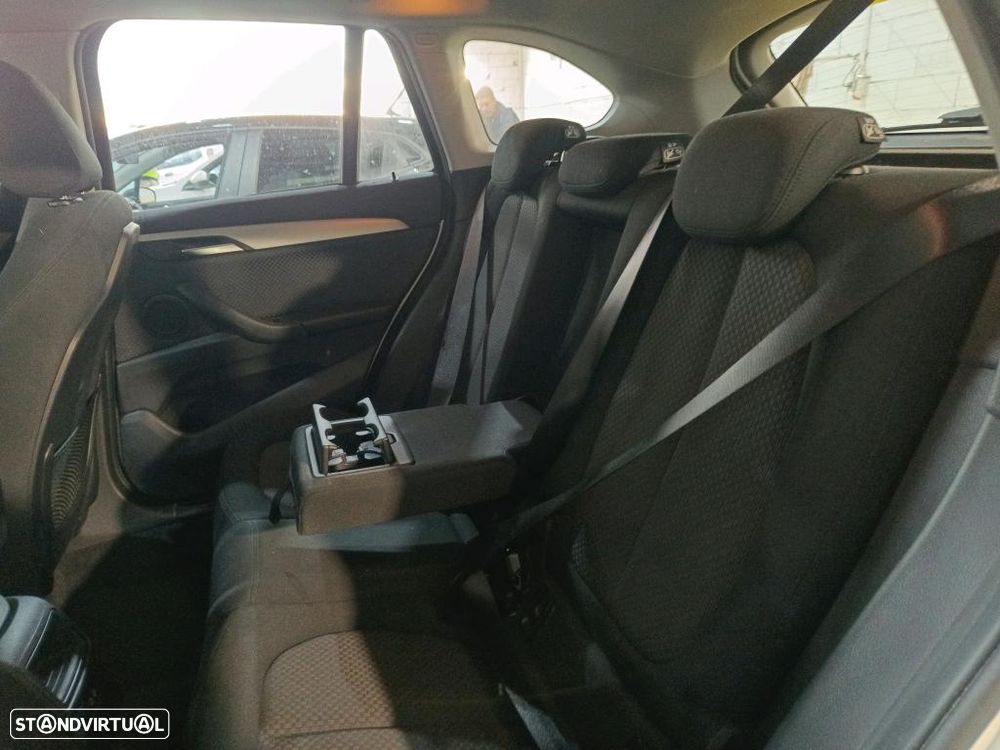 BMW X1 18 d sDrive - 8