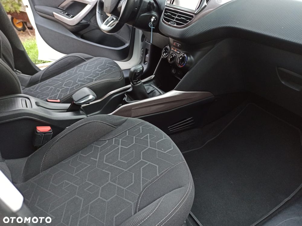 Peugeot 2008 PureTech 82 Active - 12