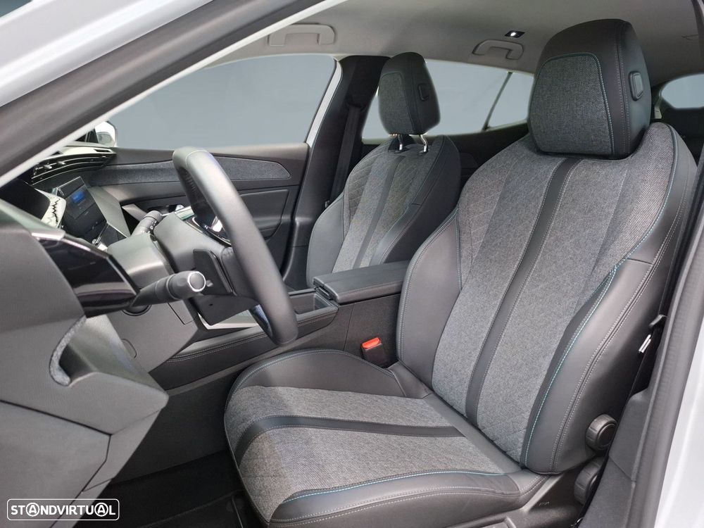 Peugeot 408 1.2 PureTech Allure EAT8 - 11