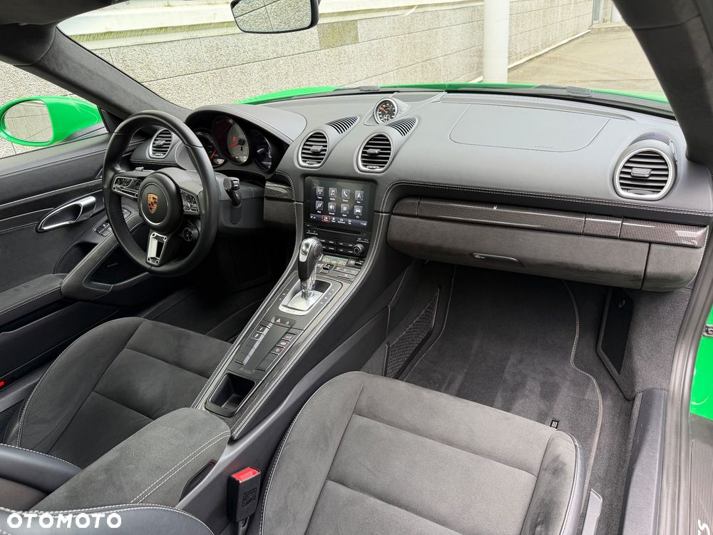 Porsche 718 Cayman - 36
