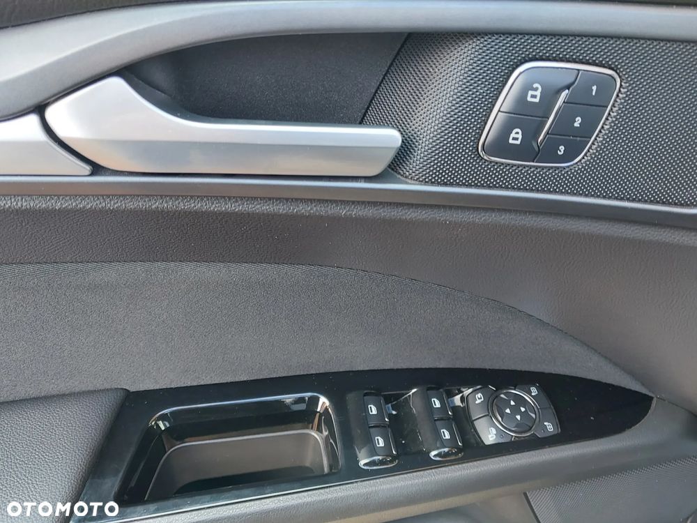 Ford Mondeo - 17