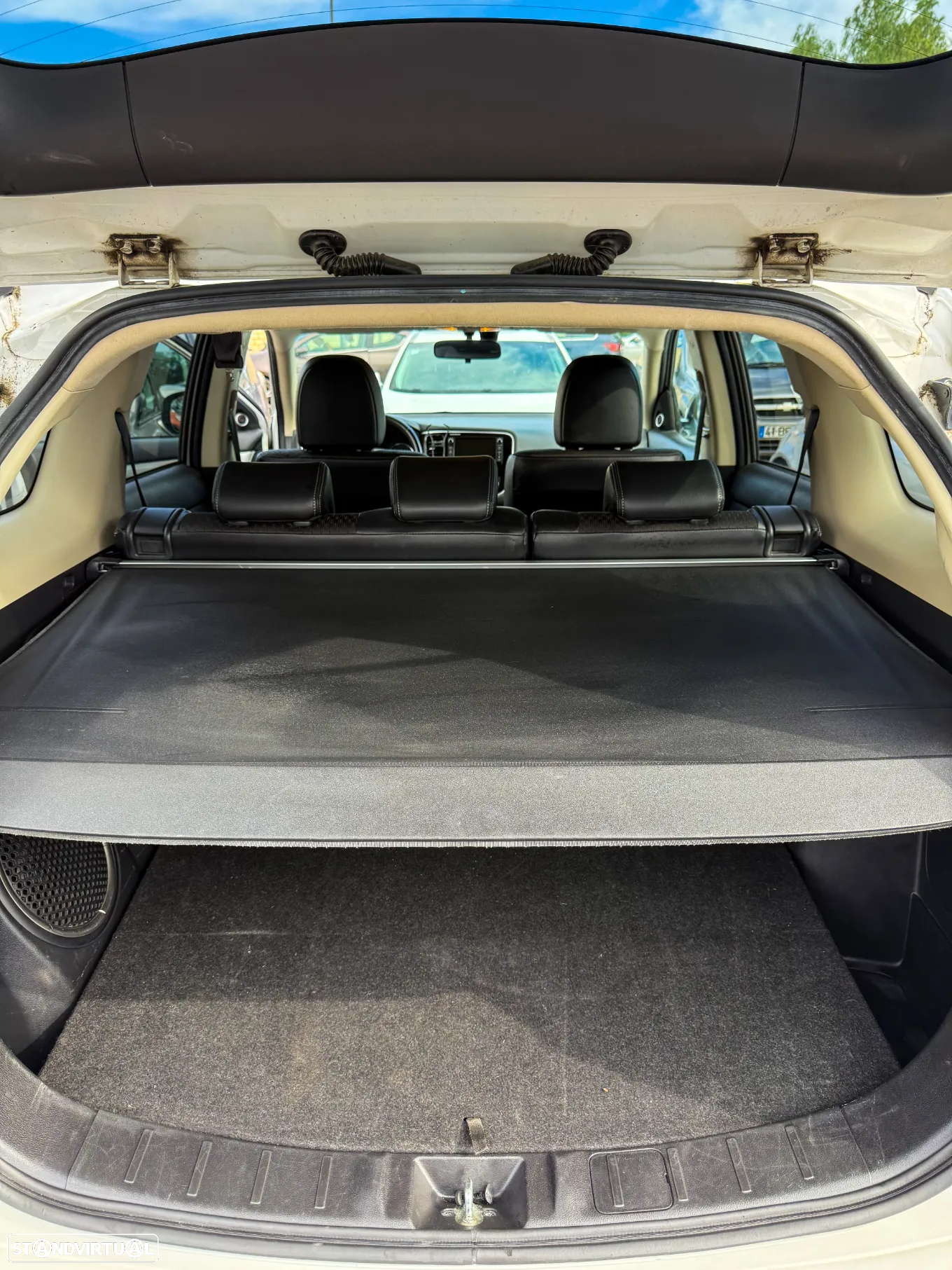 Mitsubishi Outlander - 10