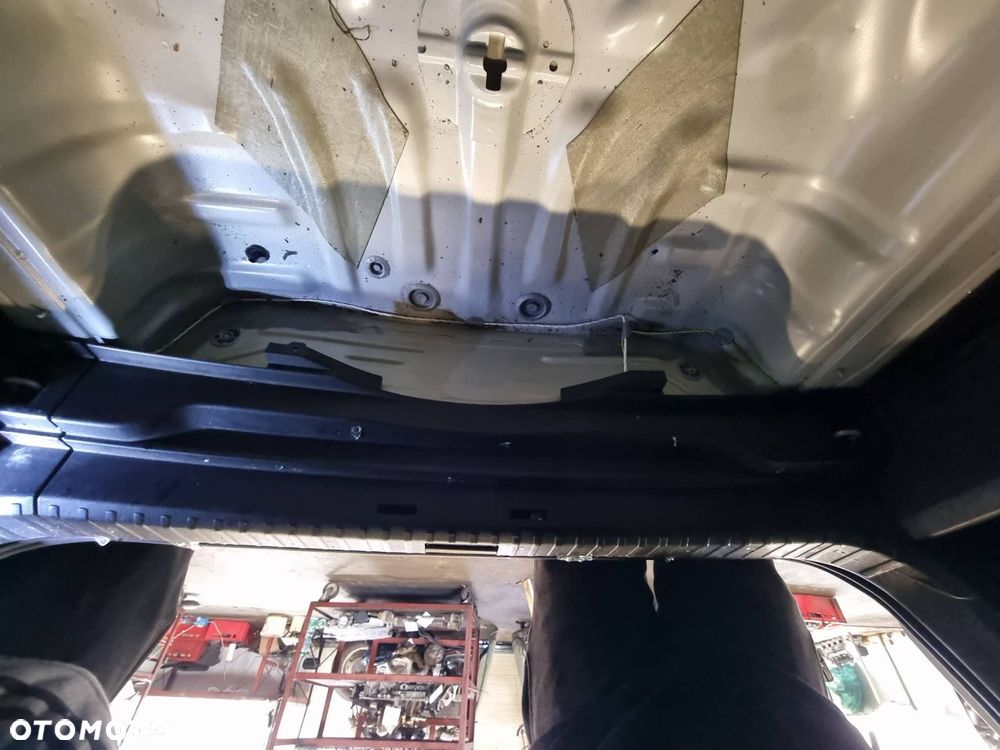 PAS TYLNY / WANNA SKODA KAROQ - 2