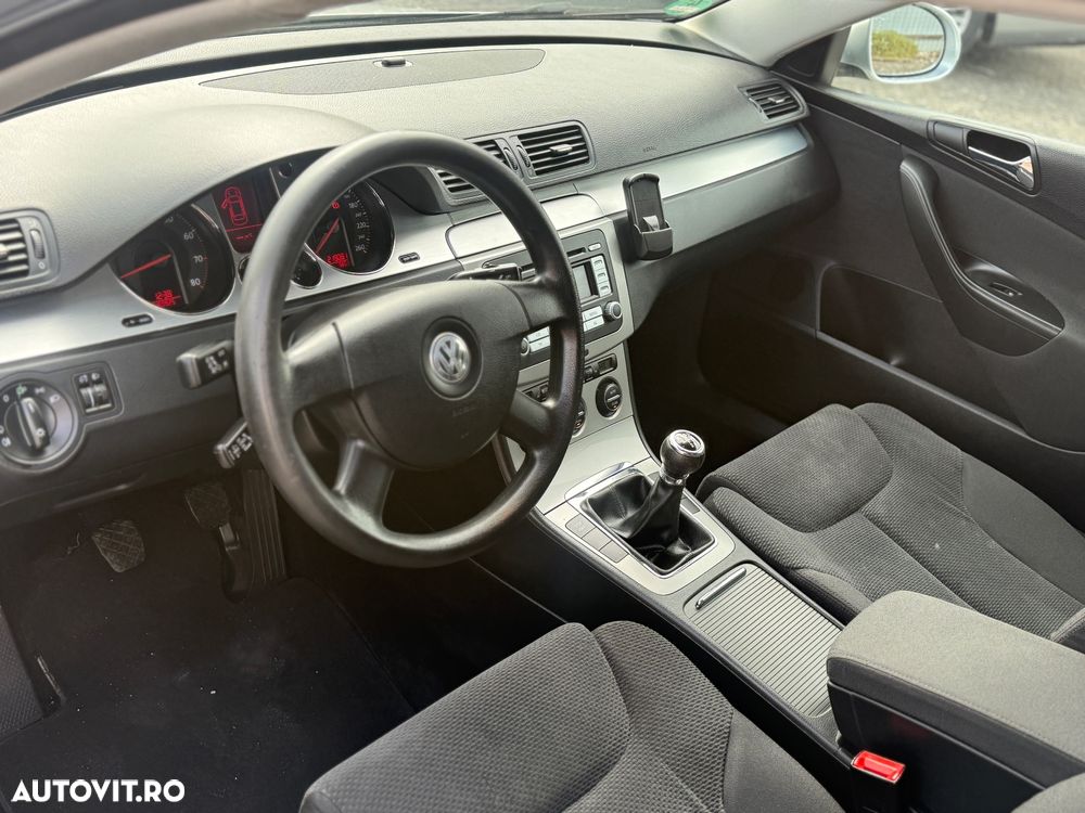 Volkswagen Passat 1.6 FSI Comfortline - 5