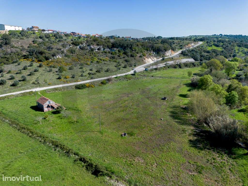 Terreno rústico para exploração agrícola com água e arrecadação - Grande imagem: 3/12