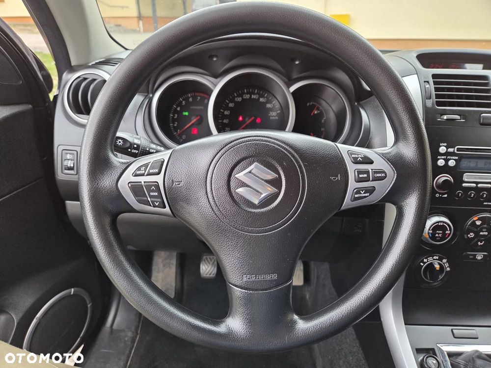 Suzuki Grand Vitara 2.0 Club Family - 10