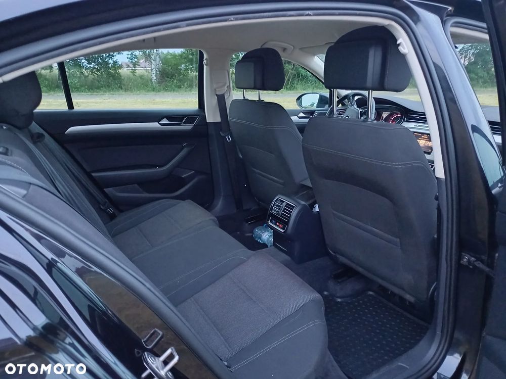 Volkswagen Passat - 15