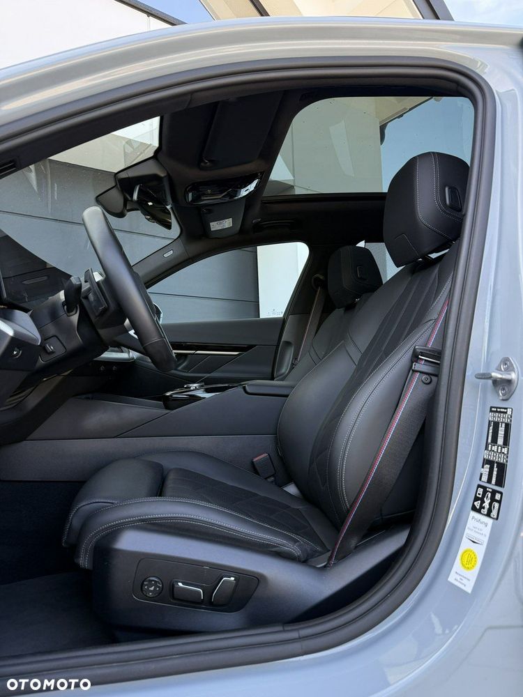 BMW Seria 5 520d xDrive - 13