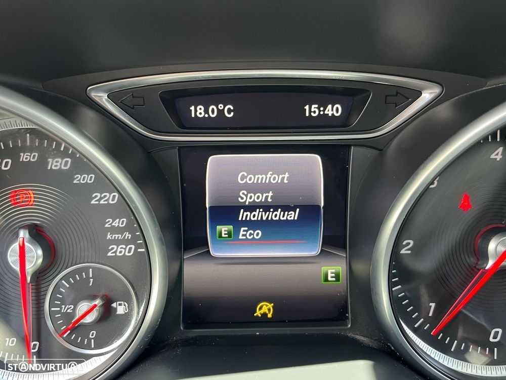 Mercedes-Benz CLA 180 d Shooting Brake AMG Line - 20