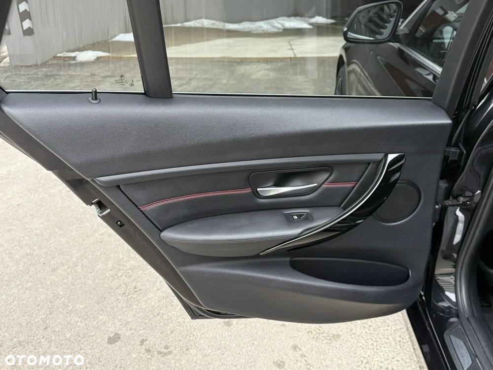 BMW Seria 3 320d xDrive Sport-Aut Sport Line - 23