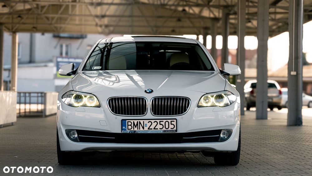 BMW Seria 5 528i - 2