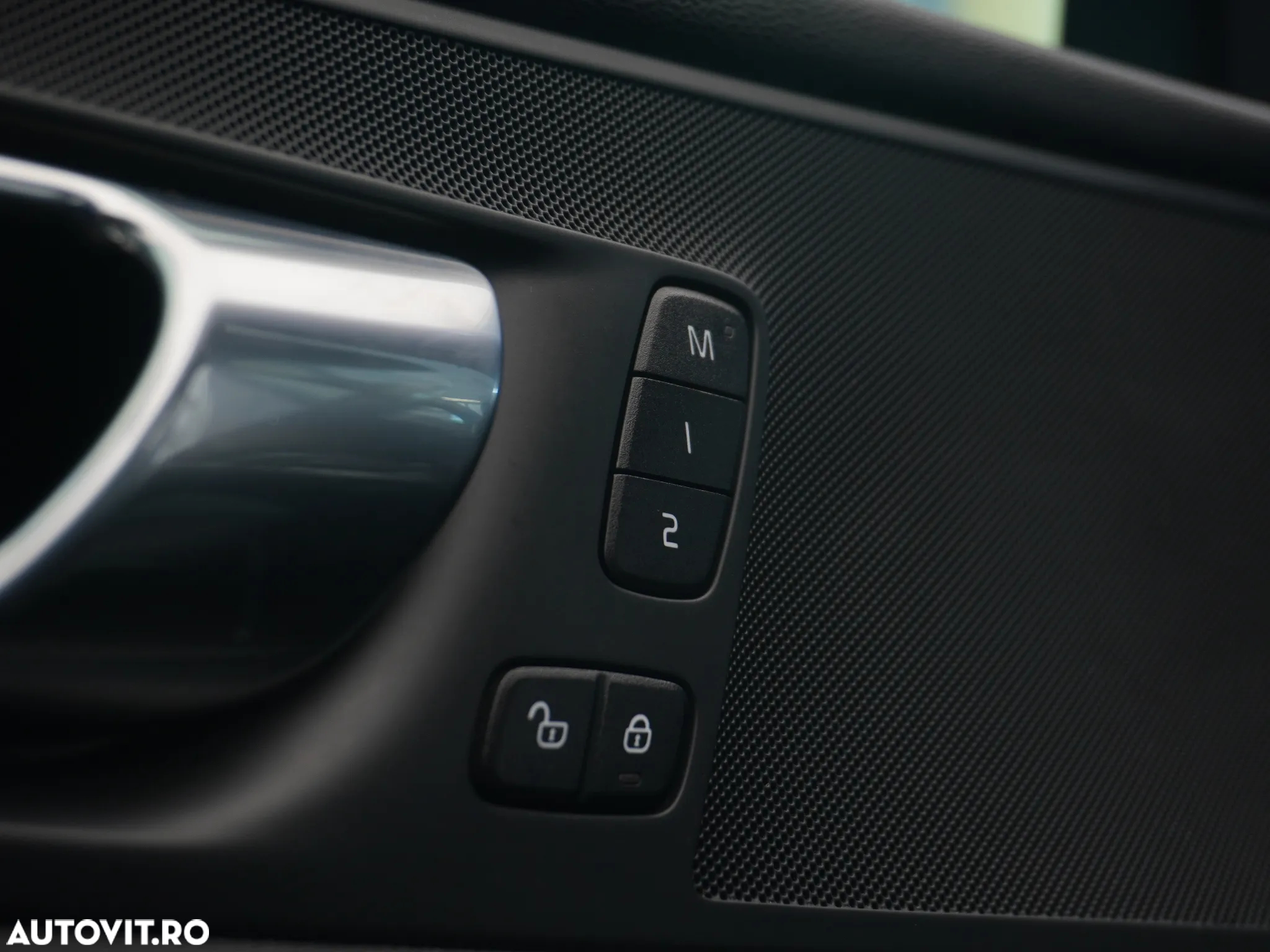 Volvo XC 60 B4 MHEV R-Design - 18