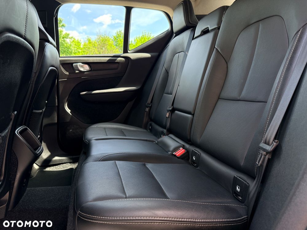 Volvo XC 40 D4 AWD Geartronic Momentum Pro - 9