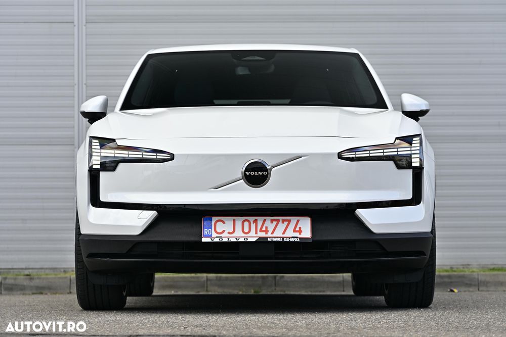 Volvo EX30 Single Motor Extended Range RWD Core - 1