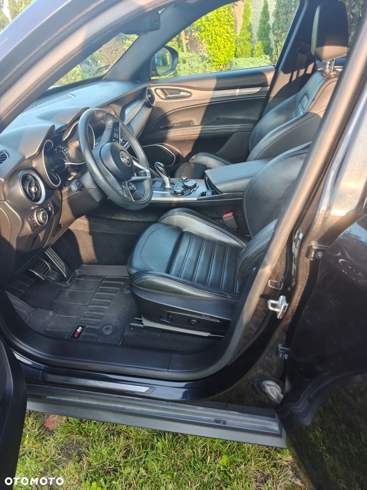 Alfa Romeo Stelvio - 12