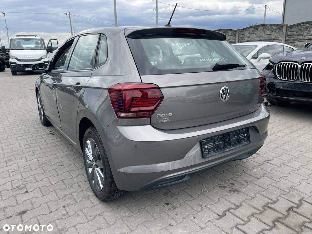 Volkswagen Polo - 2