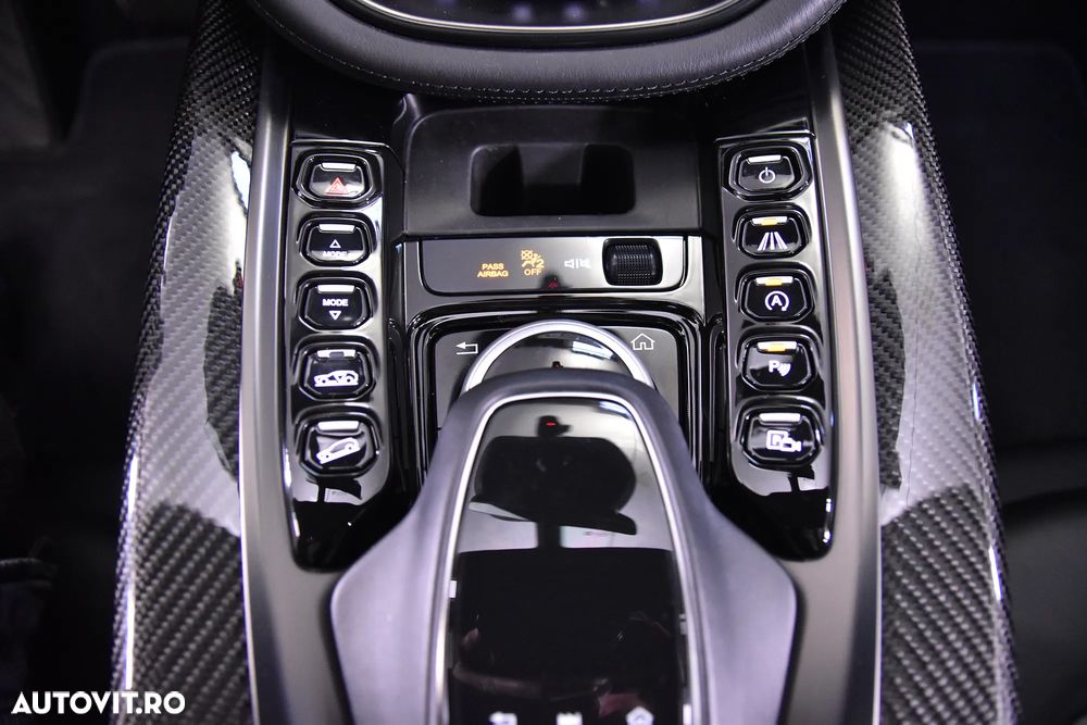 Aston Martin DBX - 17